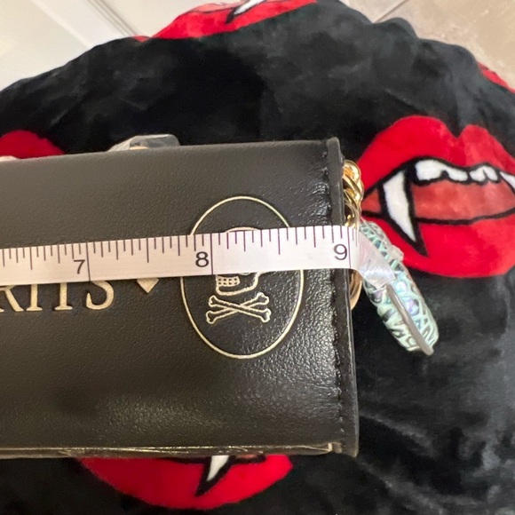 🖤💀NWT-MAD ENGINE “SUMMON THE SPIRITS” SUPER CUTE BOOK LOOKING CROSSBODY ☠️🖤 - Picture 7 of 13